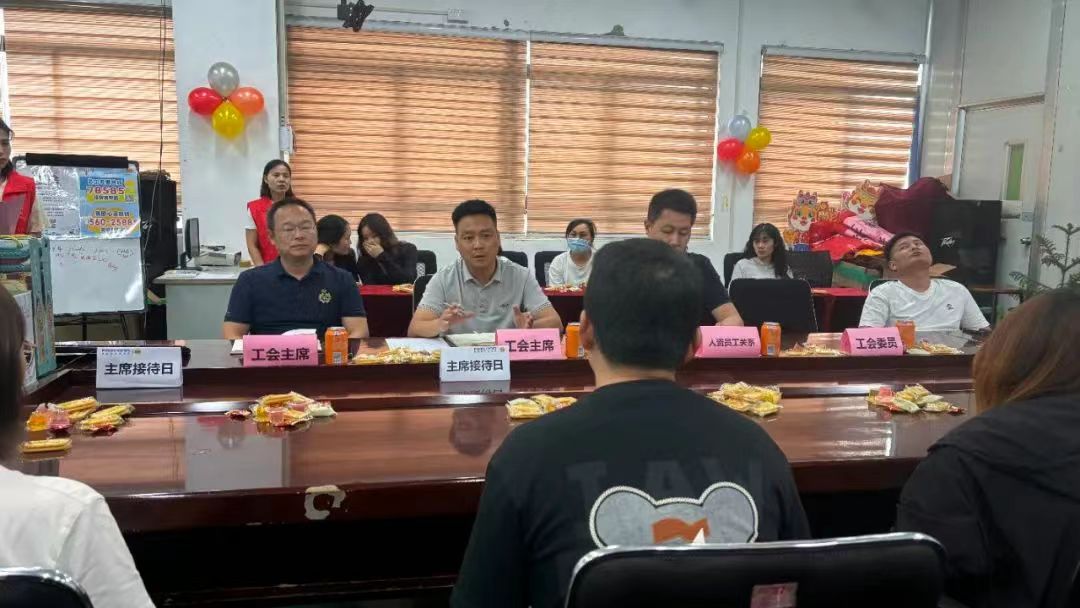 富士康公司举办“关爱员工，关爱你我”座谈会
